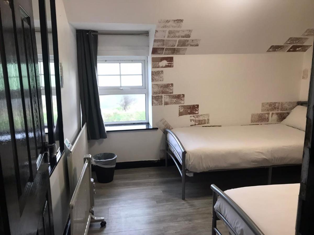 Finn Mccools Giants Causeway Hostel ブッシュミルズ エクステリア 写真