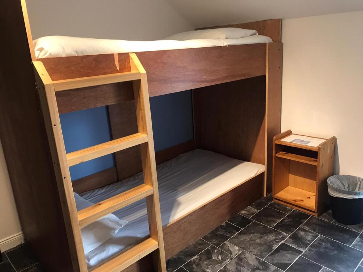 Finn Mccools Giants Causeway Hostel ブッシュミルズ エクステリア 写真