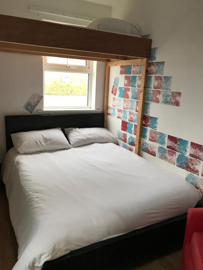 Finn Mccools Giants Causeway Hostel ブッシュミルズ エクステリア 写真