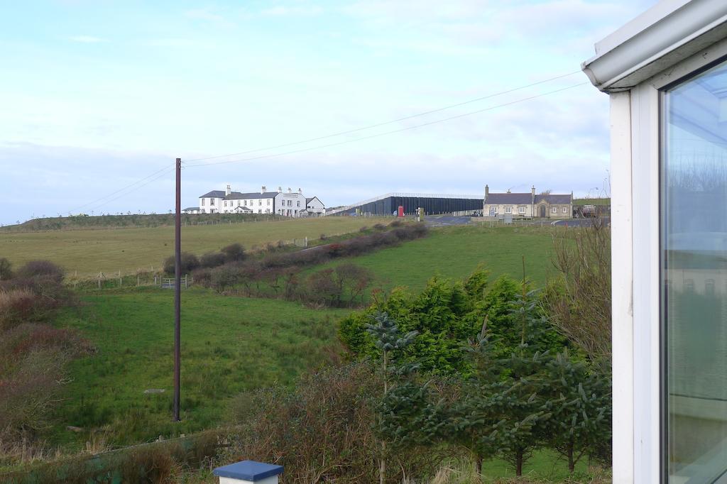 Finn Mccools Giants Causeway Hostel ブッシュミルズ エクステリア 写真